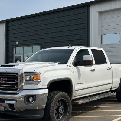 2017 GMC Sierra gets a sun visor